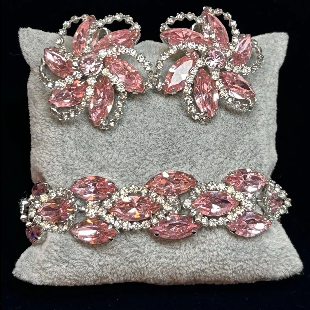 Signed Weiss Silvertone Clear & Pink Crystal Pinwheel Bracelet Clip On Earrings - Picture 13 of 13